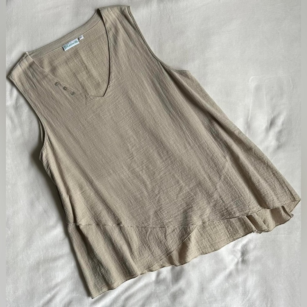 Lulu B asymmetrical top
Size XL